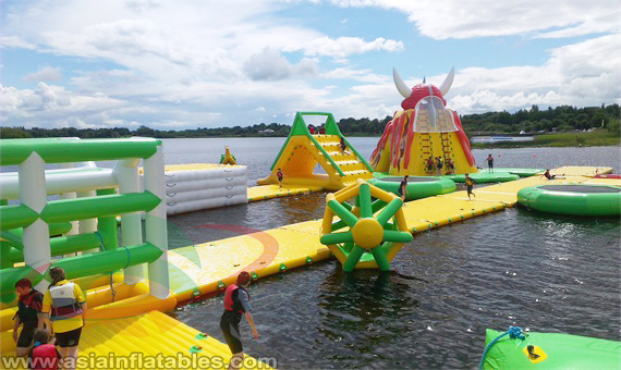 Inflatable Floating Water Parks